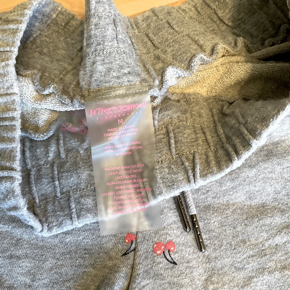 🍒 Betsey Johnson Sweat Shorts, gray w/ cherry print, size M - Picture 3 of 3